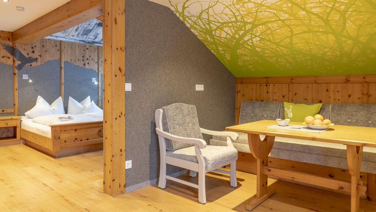 Ferienwohnung Adlerhorst Wohnraum und Schlafzimmer Ferienwohnung Adlerhorst Wohnraum und Schlafzimmer